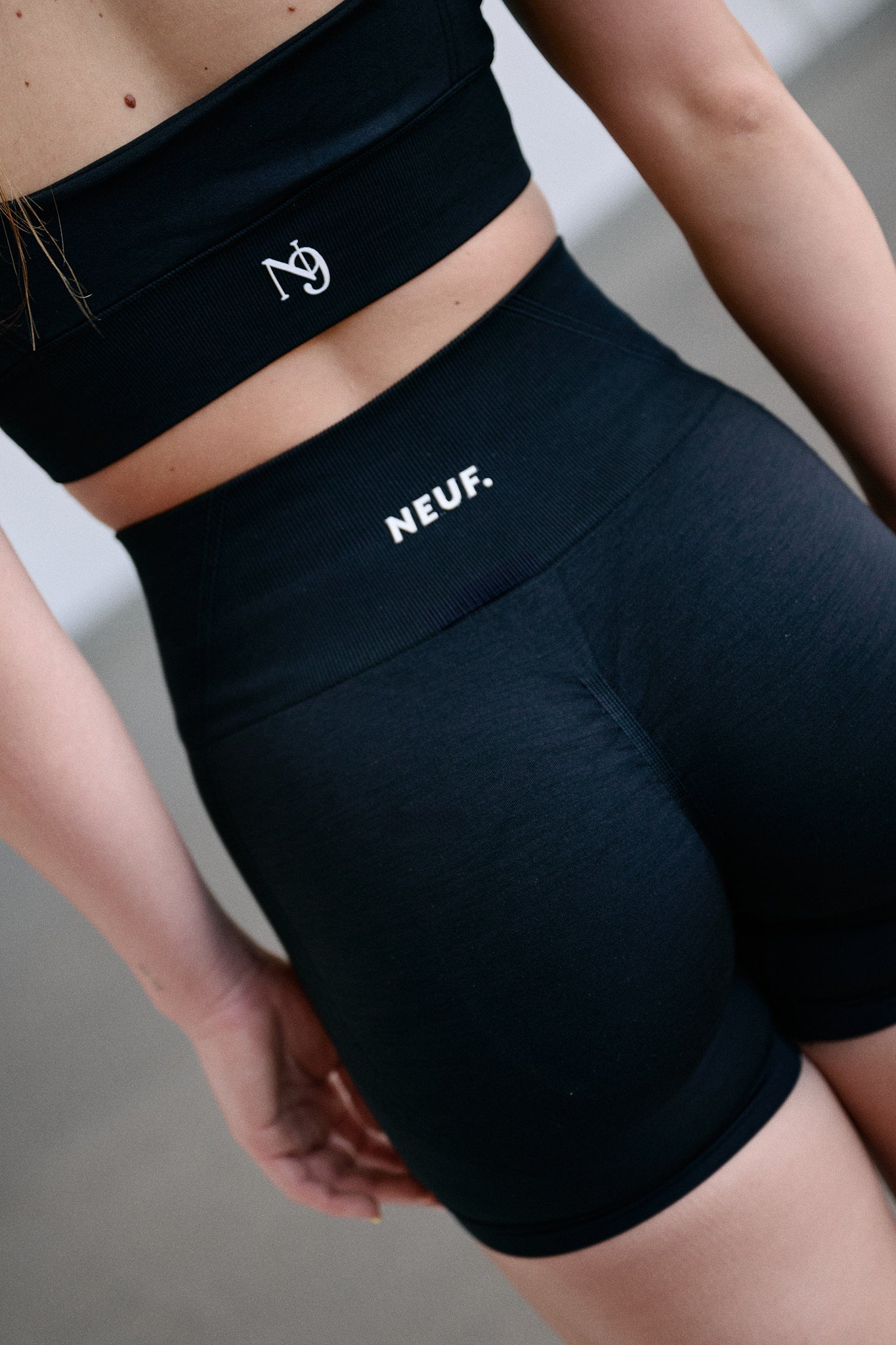 Insolito - Short Noir