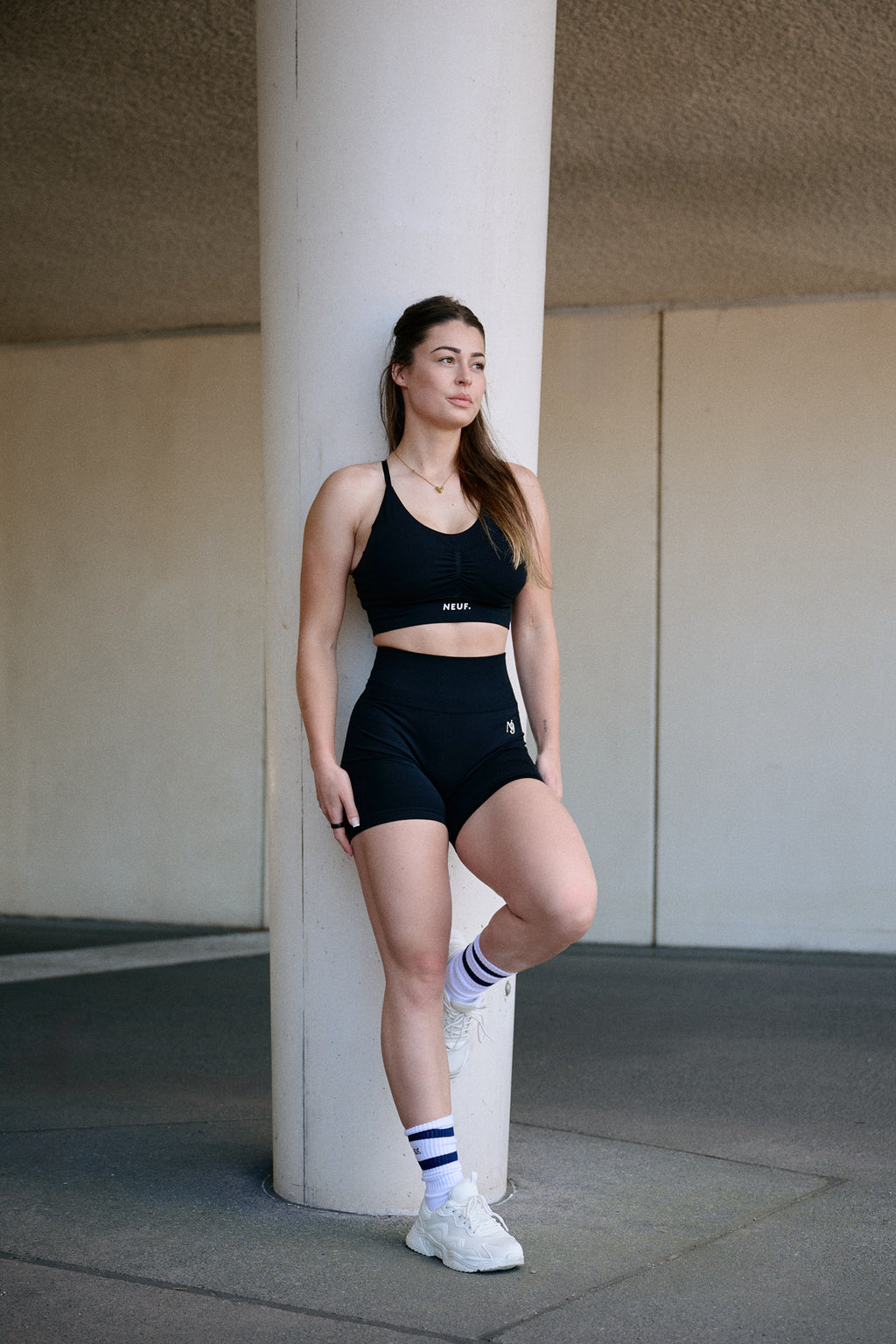 Insolito - Short Noir