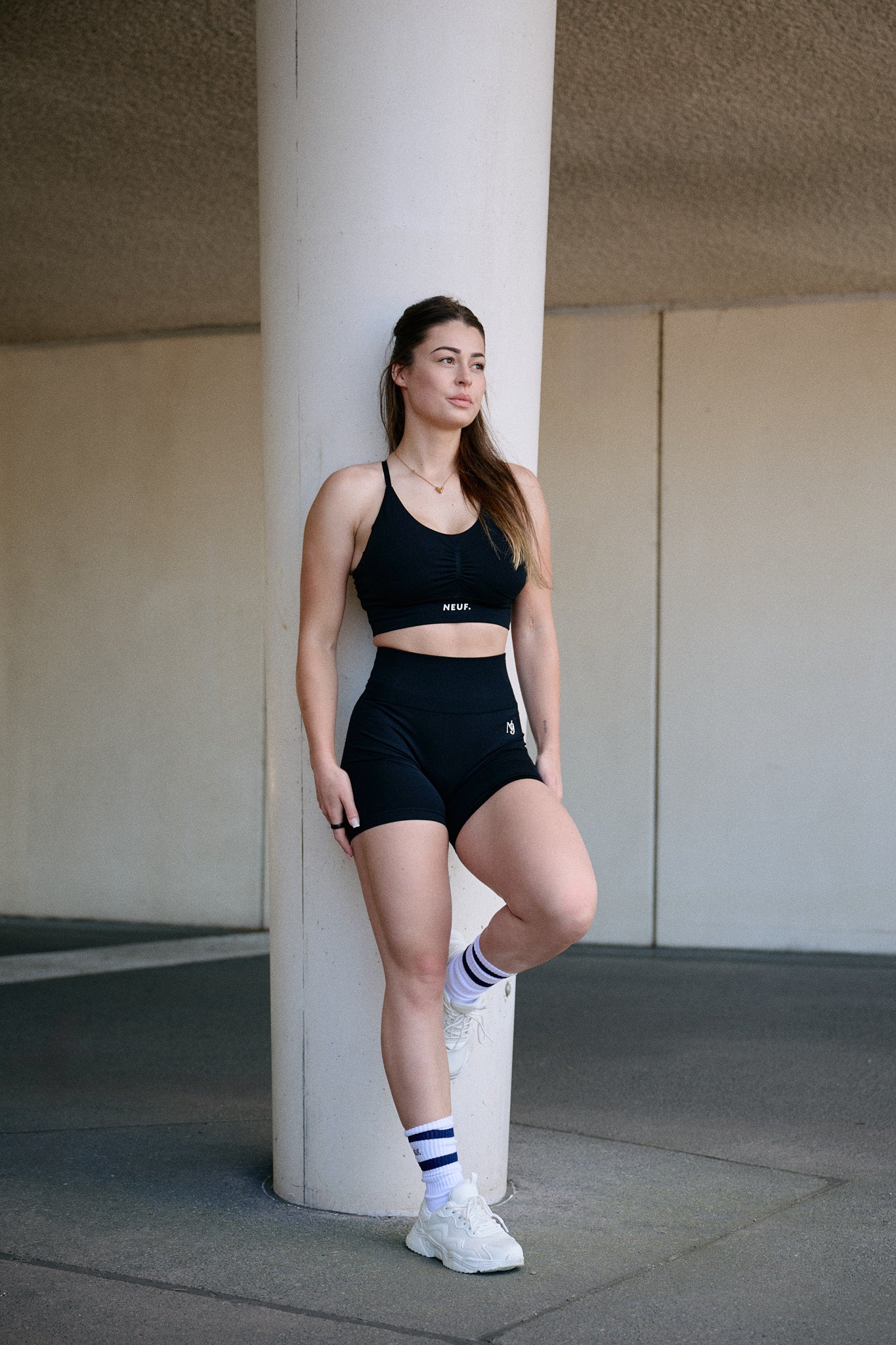 Insolito - Short Noir